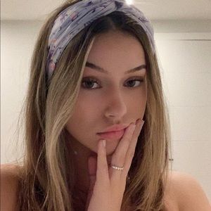 Meet your Posher, Mia